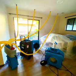 Residential roof tarp photo 04 - RestoPro770